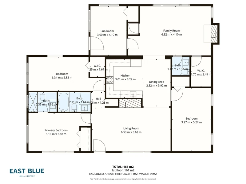 2D real estate floor plan with room dimensions